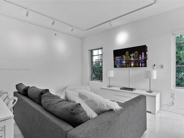 435 21st St # 107, Miami Beach FL 33139