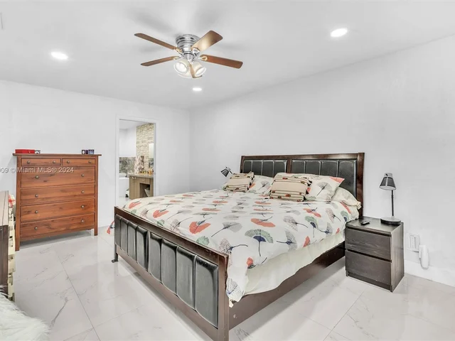 19204 W Lake Dr, Hialeah FL 33015