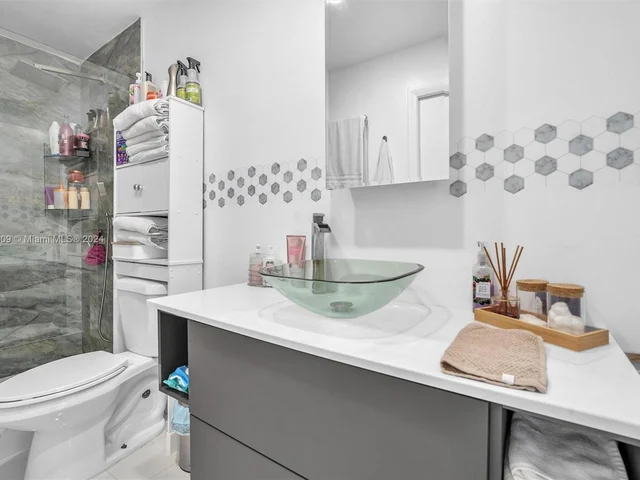 19204 W Lake Dr, Hialeah FL 33015