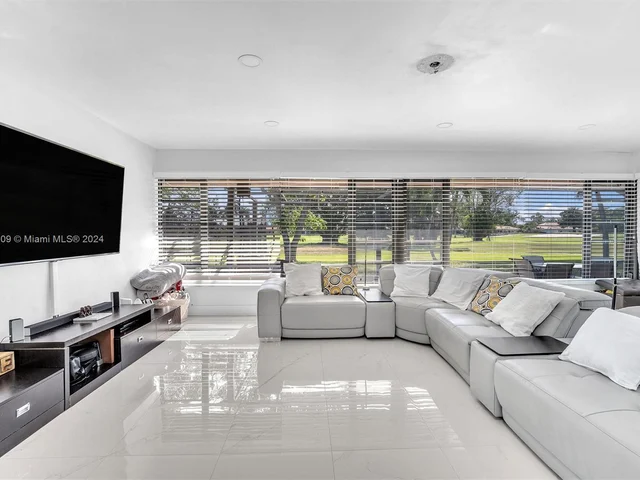 19204 W Lake Dr, Hialeah FL 33015