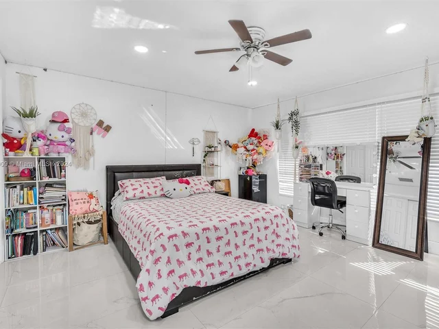 19204 W Lake Dr, Hialeah FL 33015