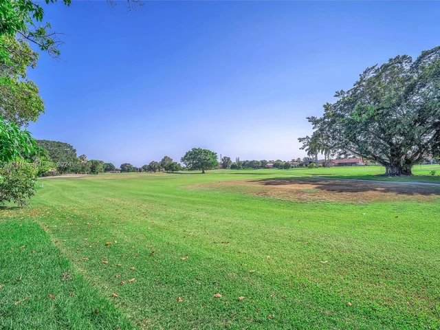 19204 W Lake Dr, Hialeah FL 33015