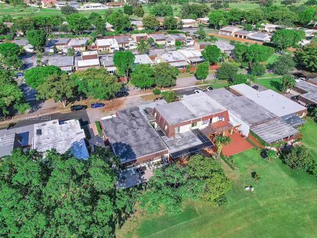 19204 W Lake Dr, Hialeah FL 33015