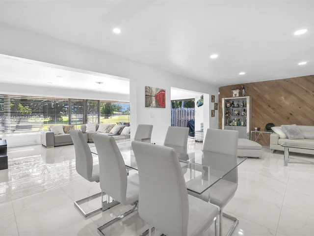 19204 W Lake Dr, Hialeah FL 33015