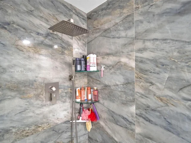 19204 W Lake Dr, Hialeah FL 33015