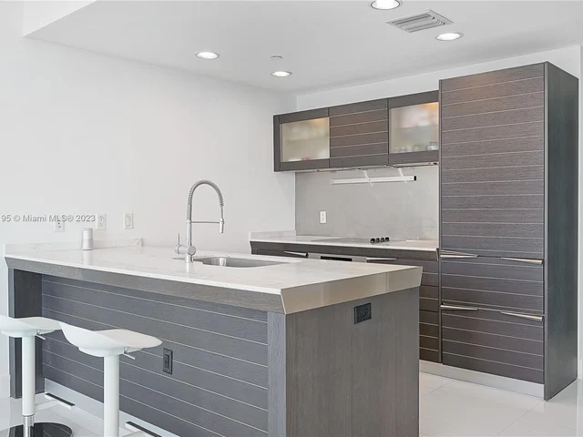 200 Biscayne Boulevard Way # 4414, Miami FL 33131