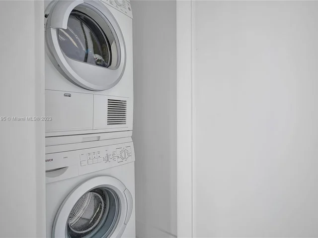 200 Biscayne Boulevard Way # 4414, Miami FL 33131