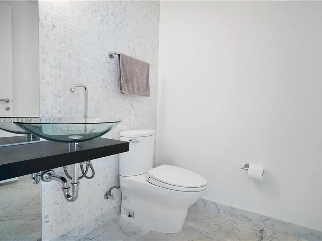 200 Biscayne Boulevard Way # 4414, Miami FL 33131