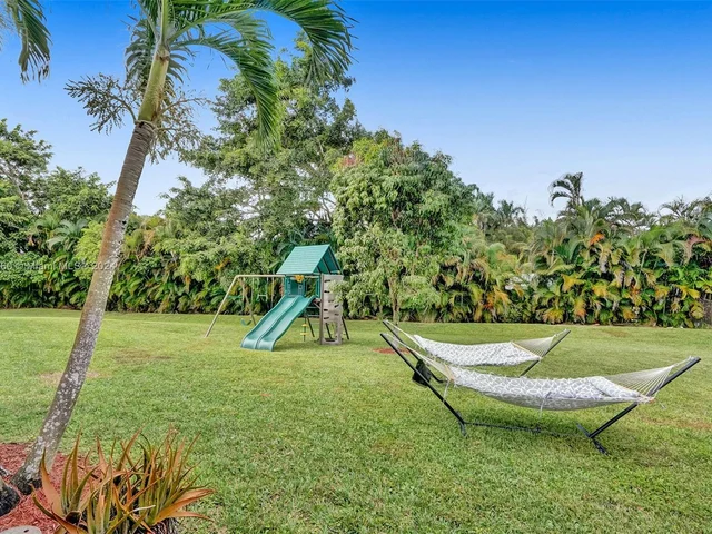 13751 Pine Meadow Ct, Davie FL 33325