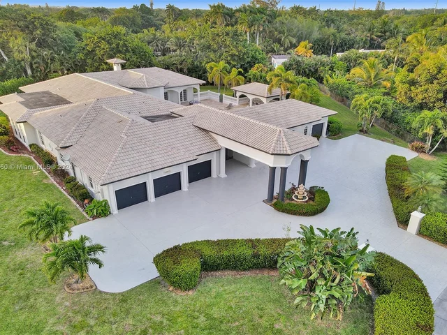 13751 Pine Meadow Ct, Davie FL 33325