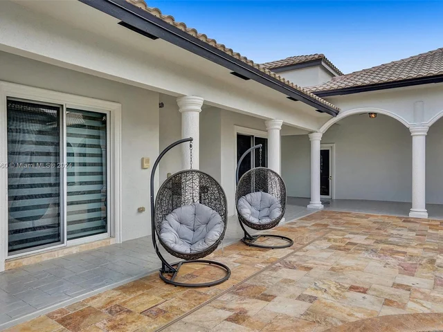 13751 Pine Meadow Ct, Davie FL 33325