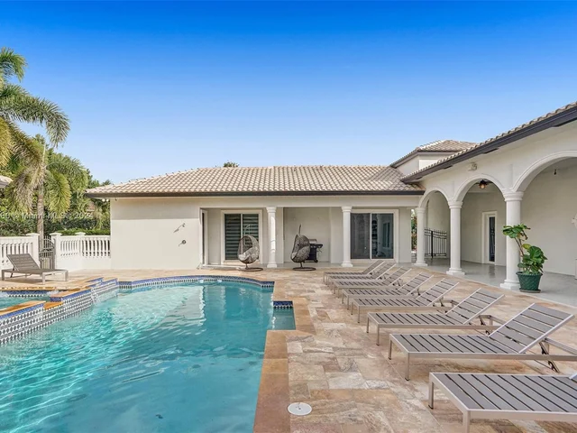 13751 Pine Meadow Ct, Davie FL 33325