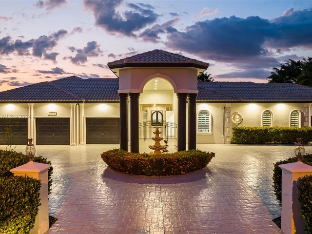 13751 Pine Meadow Ct, Davie FL 33325