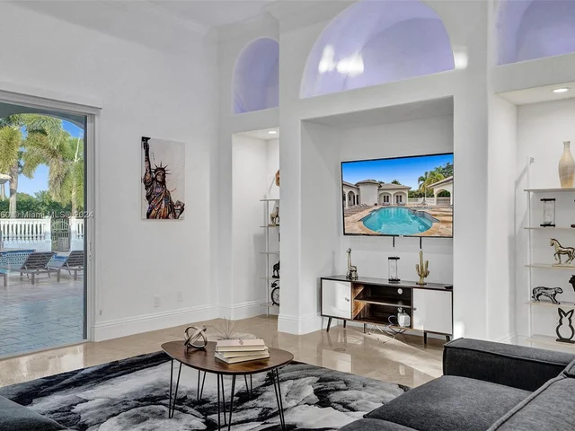 13751 Pine Meadow Ct, Davie FL 33325