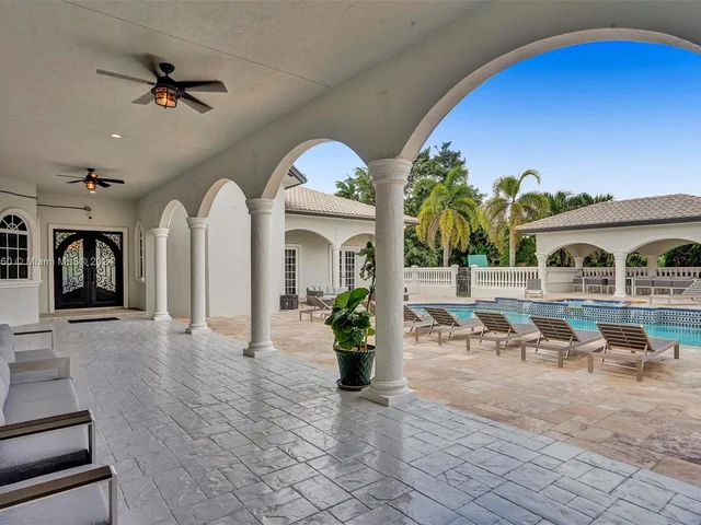 13751 Pine Meadow Ct, Davie FL 33325