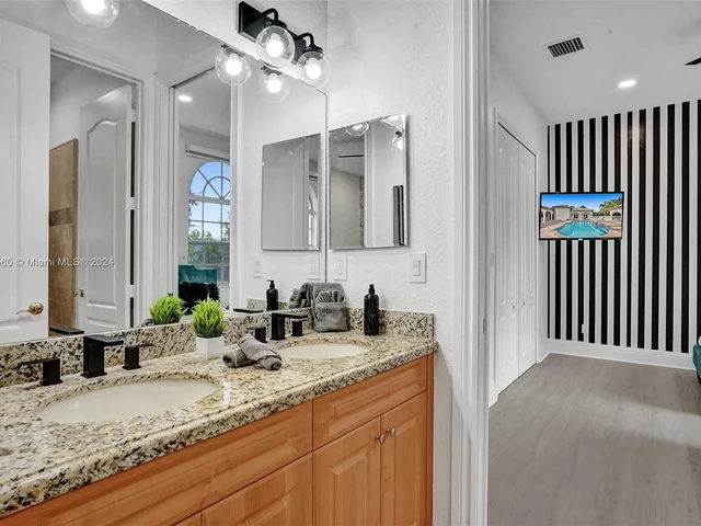 13751 Pine Meadow Ct, Davie FL 33325