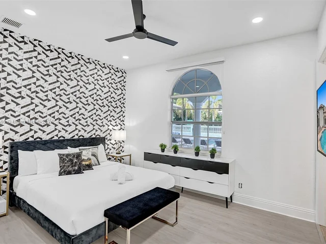 13751 Pine Meadow Ct, Davie FL 33325