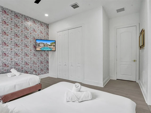 13751 Pine Meadow Ct, Davie FL 33325