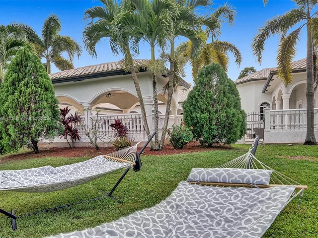 13751 Pine Meadow Ct, Davie FL 33325