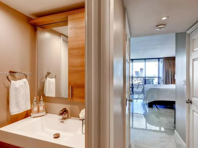 1717 N Bayshore Dr # 3738, Miami FL 33132