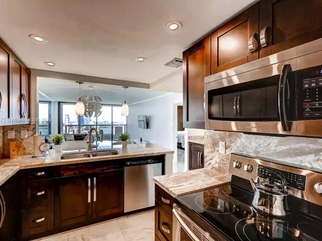 1717 N Bayshore Dr # 3738, Miami FL 33132