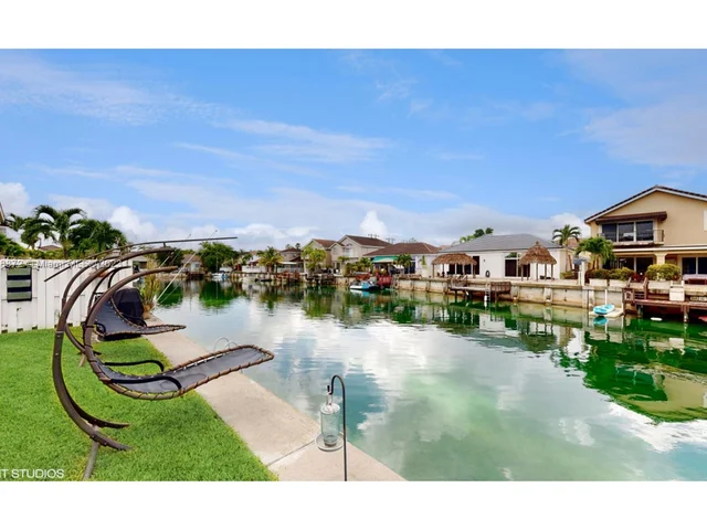 14666 SW 132nd Ct, Miami FL 33186