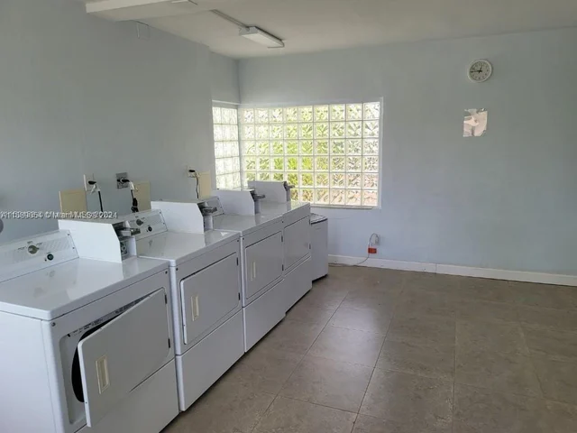 2508 Bay Dr # 11, Pompano Beach FL 33062