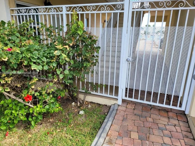 2508 Bay Dr # 11, Pompano Beach FL 33062