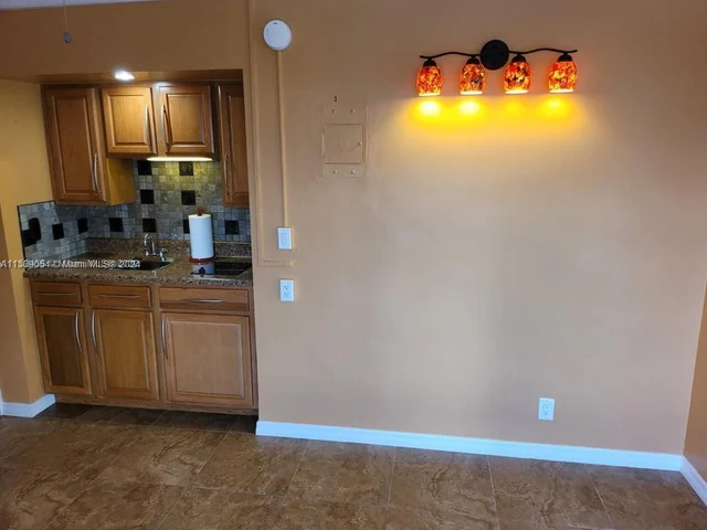 2508 Bay Dr # 11, Pompano Beach FL 33062