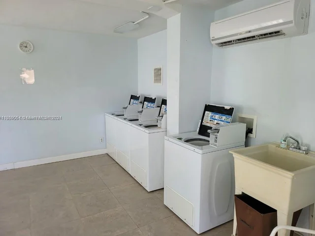 2508 Bay Dr # 11, Pompano Beach FL 33062