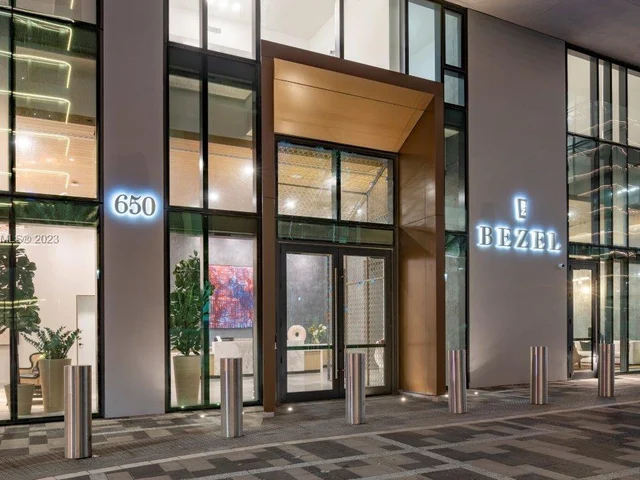 650 NE 2nd Ave # 2001, Miami FL 33132