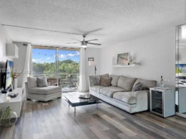 410 NW 68th Ave # 318, Plantation FL 33317