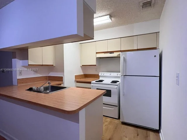 6755 NW 175th Ln # 9, Hialeah FL 33015