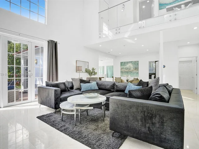 1350 Hollywood Blvd, Hollywood FL 33019