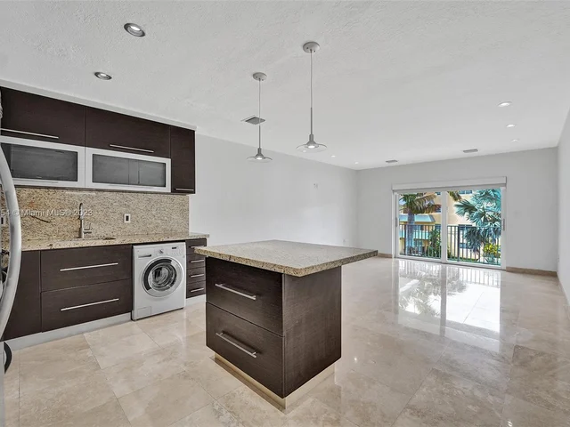 7401 SW 82nd St # 302S, Miami FL 33143