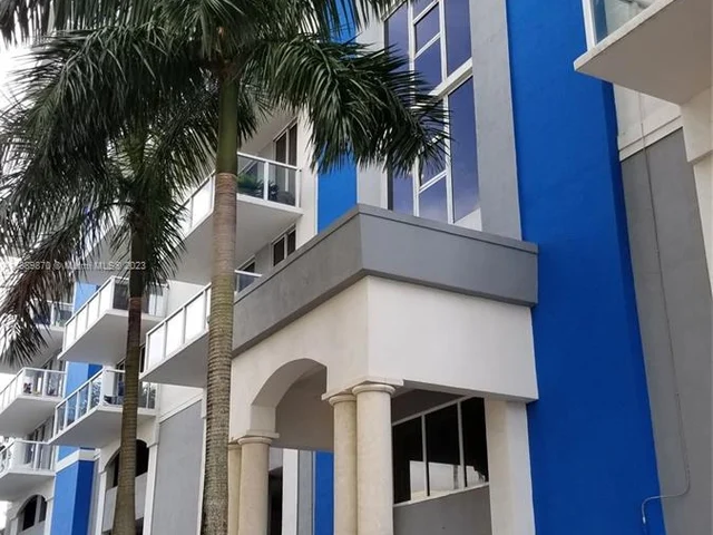 5085 NW 7th St, Miami FL 33126