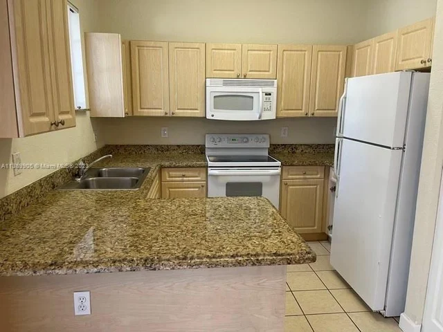 374 NE 26th Ave # 204, Homestead FL 33033