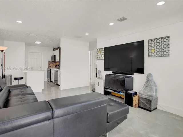 608 NW 4th Ave # B, Hallandale Beach FL 33009