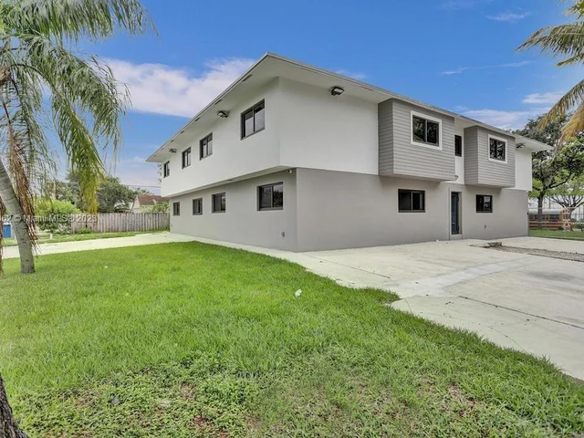 3780 SW 14th St # 4, Fort Lauderdale FL 33312