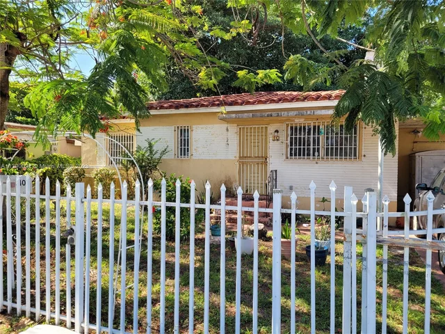 40 NE 71st St, Miami FL 33138