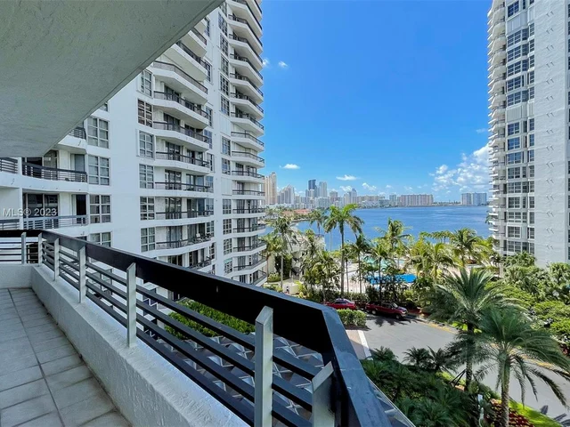 19195 Mystic Pointe Dr # 605, Aventura FL 33180