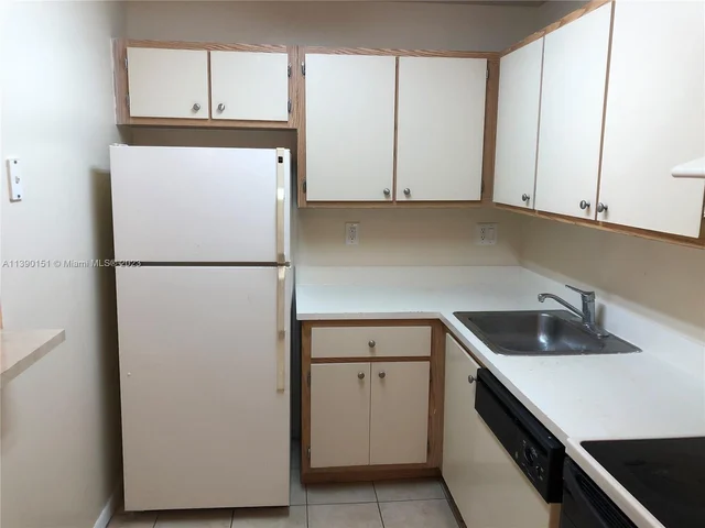 7090 NW 179th St # 308, Hialeah FL 33015