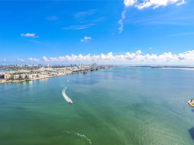 335 S Biscayne Blvd # 3412, Miami FL 33131