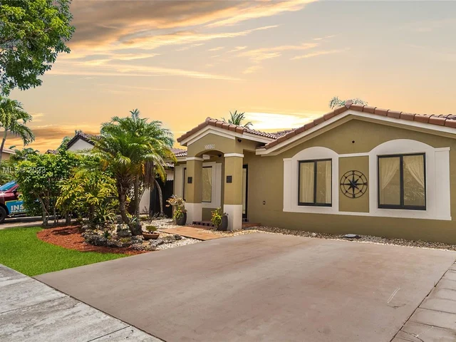 13820 SW 174th St, Miami FL 33177