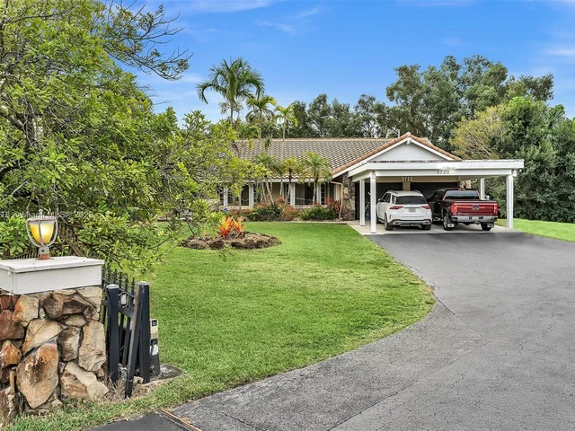 5750 SW 109th Ave, Davie FL 33328