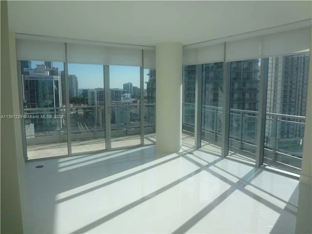 92 SW 3rd St # 2205, Miami FL 33130