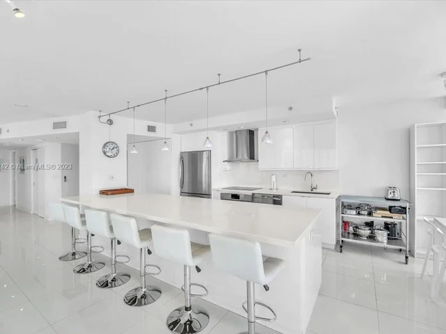 400 S Pointe Dr # 1910, Miami Beach FL 33139