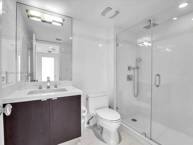 400 S Pointe Dr # 1910, Miami Beach FL 33139