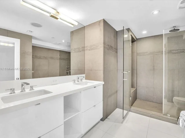 400 S Pointe Dr # 1910, Miami Beach FL 33139