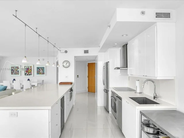 400 S Pointe Dr # 1910, Miami Beach FL 33139